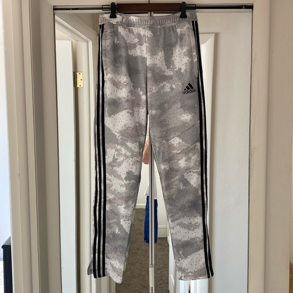 Mens adidas joggers (M)